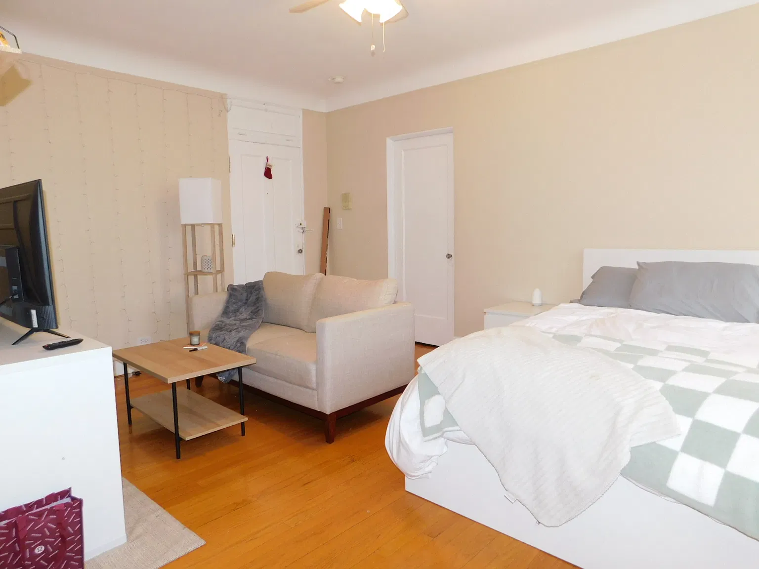 Studio, 425 sqft, $1,325 — Photo 3