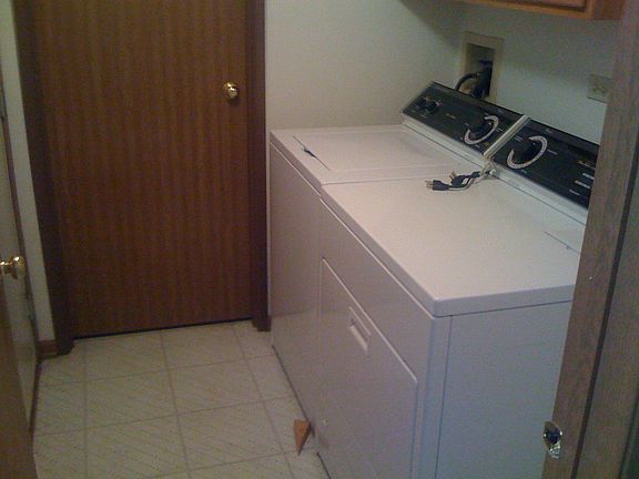washer & dryer included