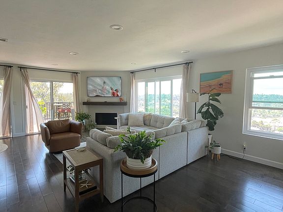 3rd image of 6803 Fashion Hills Blvd