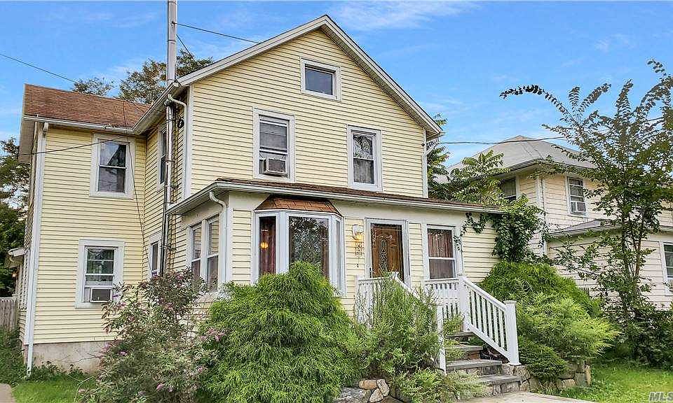 1st image of 915 Roanoke Ave