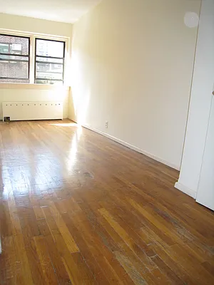 Rented by Platinum Brokerage Group, LLC | media 33