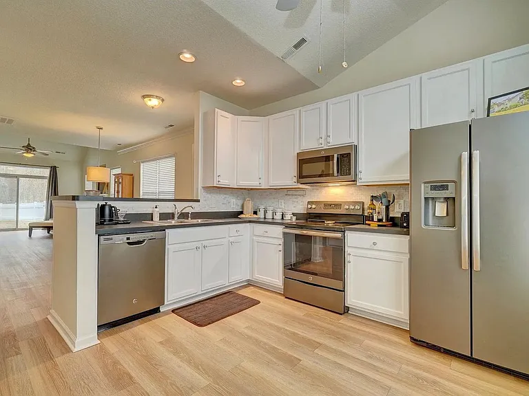 2230 Livingston St — Photo 7
