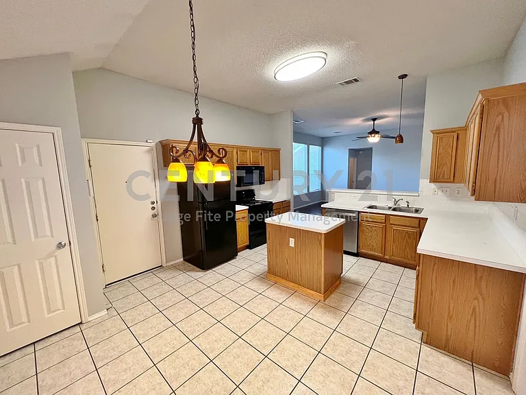 1222 Harvard Ln — Photo 8