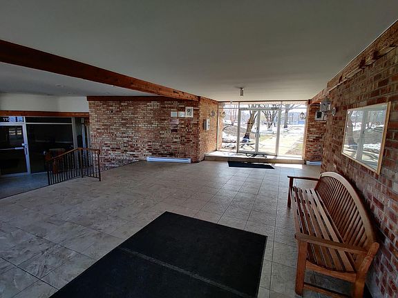 3rd image of 1103 S Hunt Club Dr APT 220