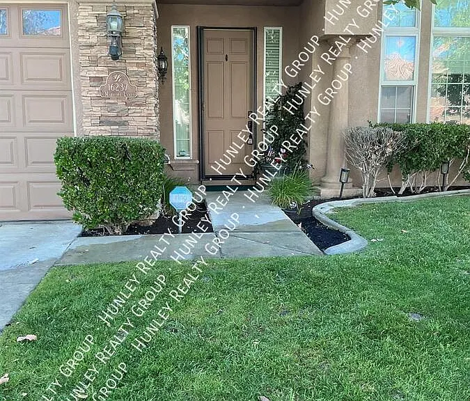 16237 Maricopa Ln — Photo 2