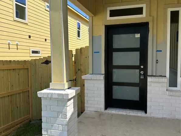 1320 Diceman Ave, Dallas, TX 75203