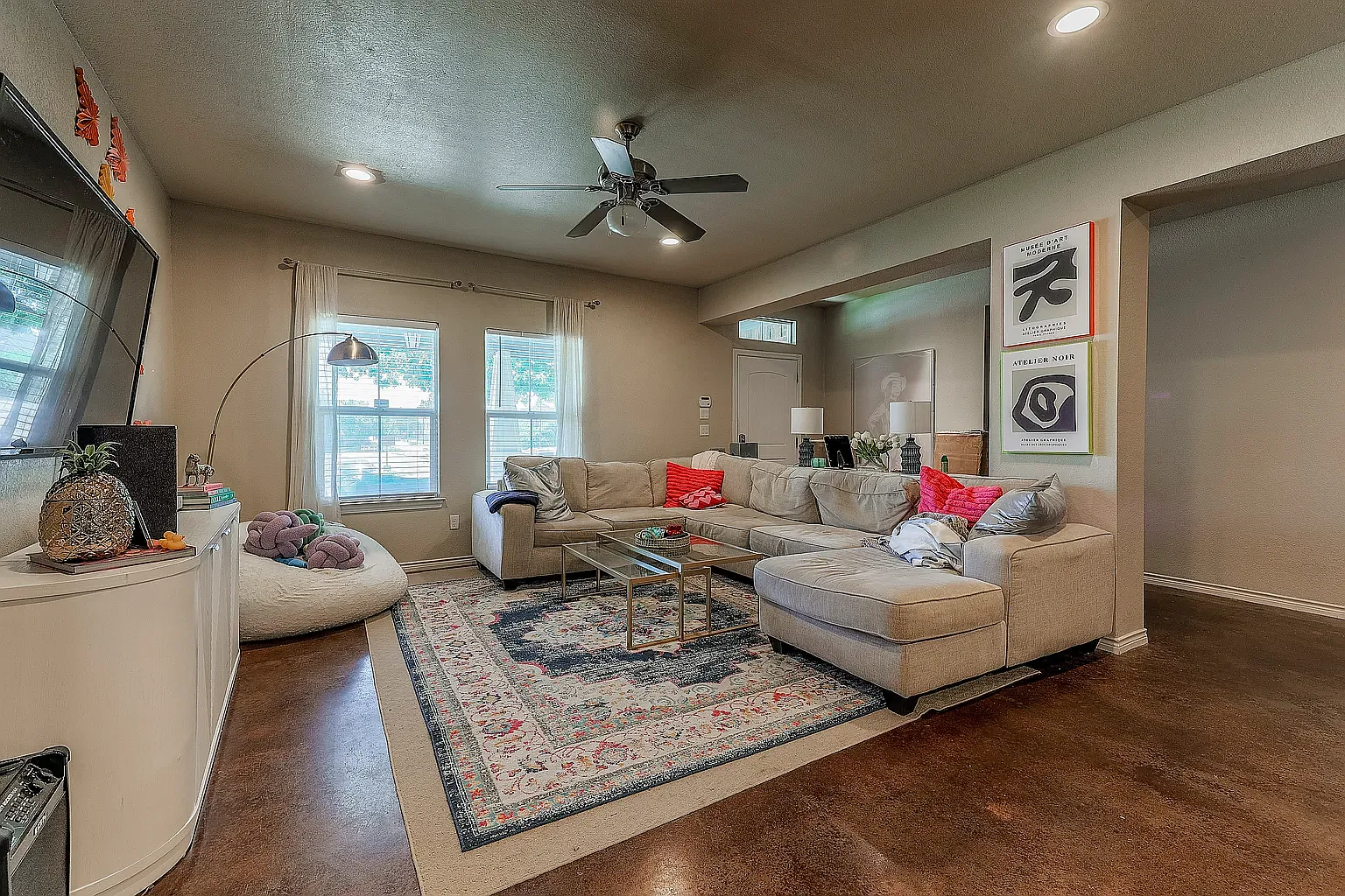 6 bed, 3450 sqft, $8,600 — Photo 2