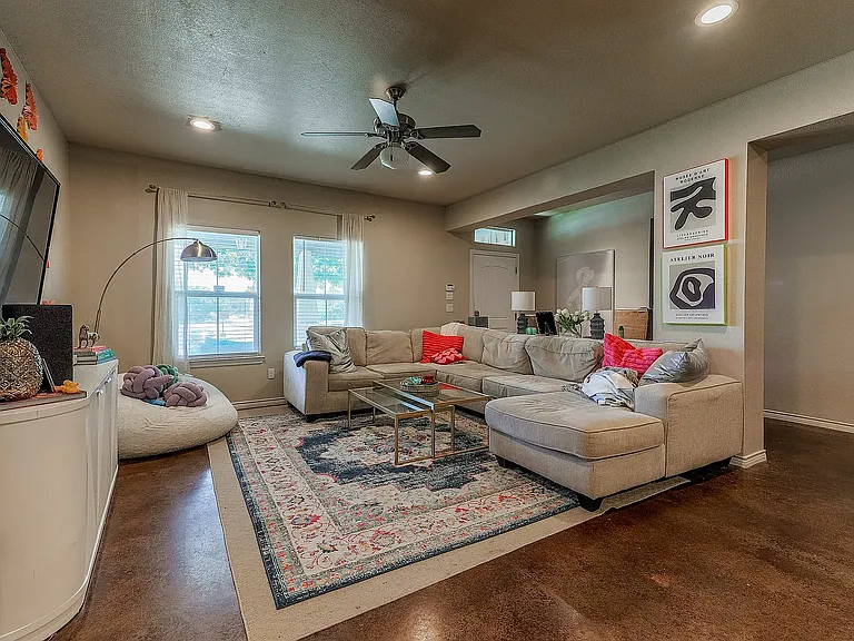 3144 Sandage Ave — Photo 2