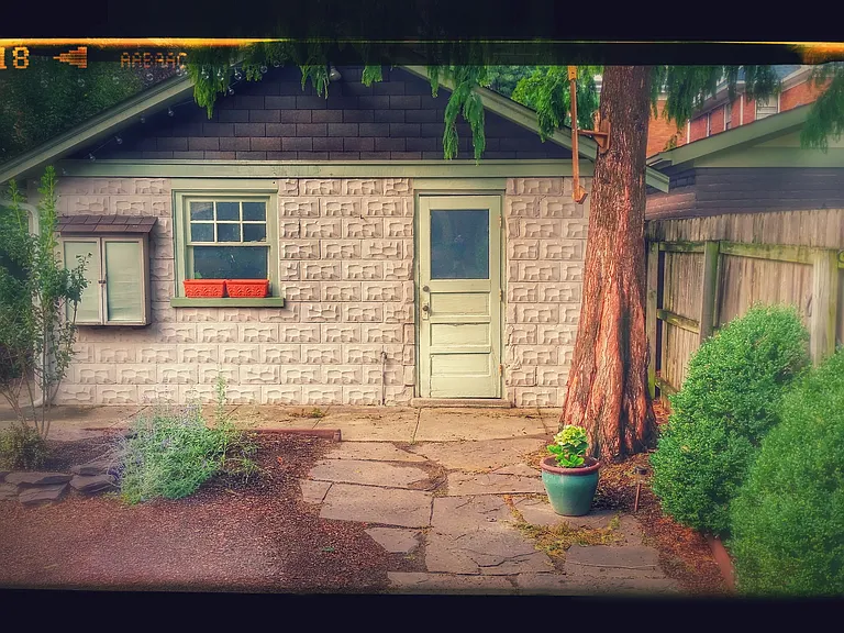 Detatched garage