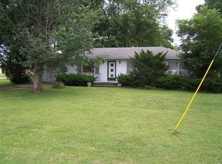 370 N Center St, Hoyleton, IL 62803