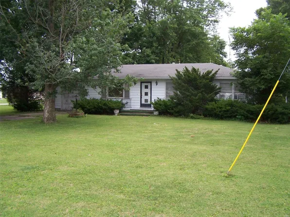 370 N Center St, Hoyleton, IL 62803