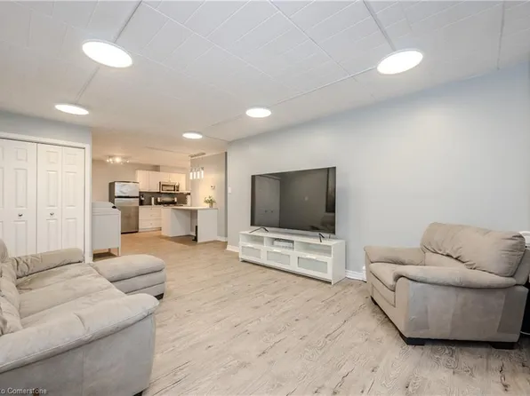 63 Conroy Cres #54, Guelph, ON N1G 2V5