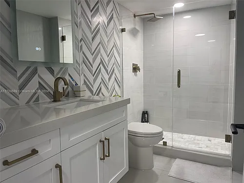 2555 Collins Ave #1409 Photo 1