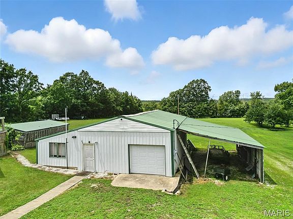 3rd image of 10443 Airport Rd