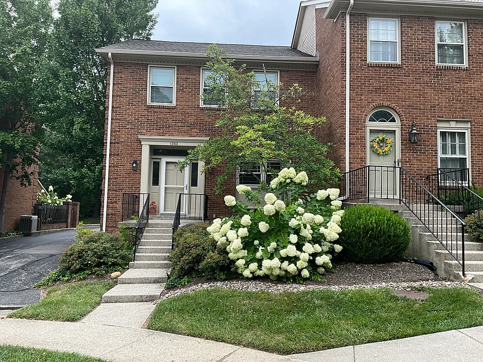 1353 Gray Hawk Rd
