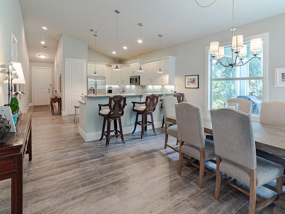 1st image of 522 SW Marion Court