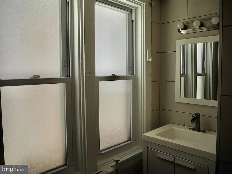 3318 Arch St #2 — Photo 15