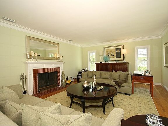 4th image of 4950 Indianola Way