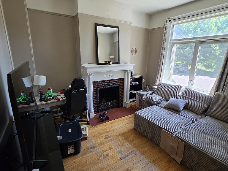1505 E 2nd St #1 — Photo 1