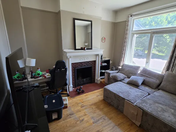 1505 E 2nd St #1, Duluth, MN 55812