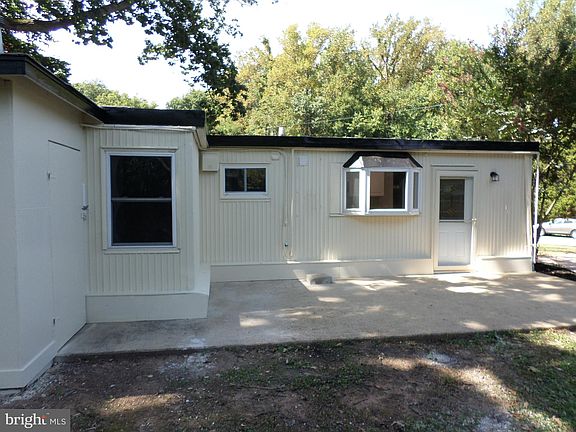 3rd image of 7307 Pine Dr