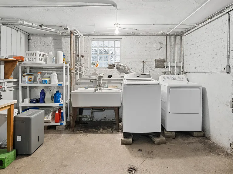 Washer/Dryer (3 units share)