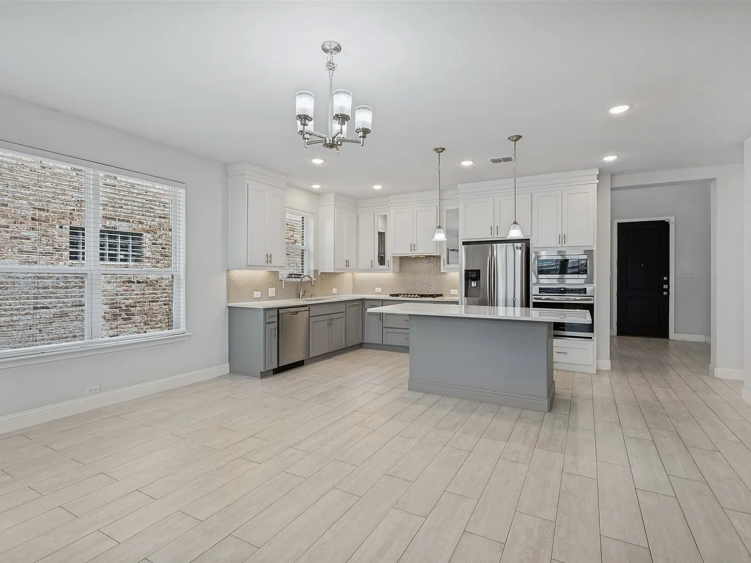 4 bed, 3.0 bath, 2671 sqft, $4,200 — Photo 2