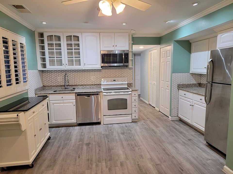 1st image of 9745 Kings Crown Ct