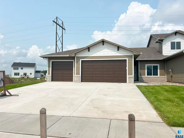 5919 S Spirea Ave, Sioux Falls, SD 57108