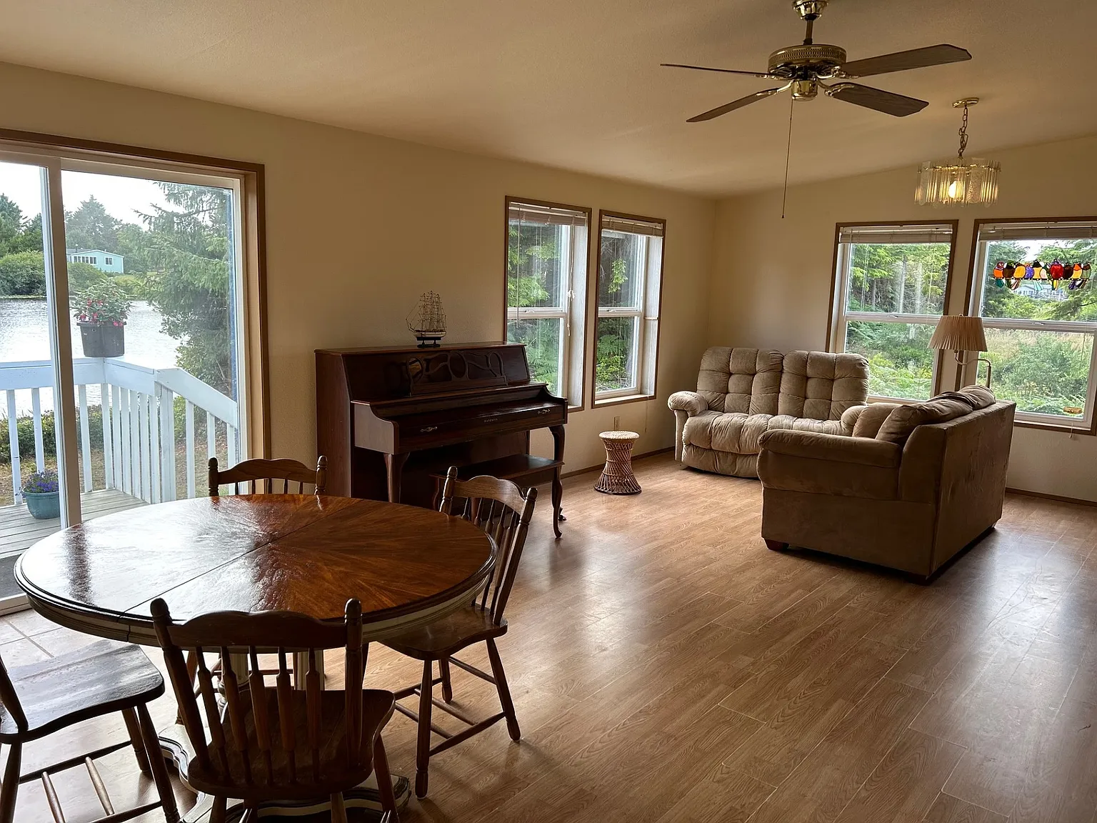 3 bed, 1342 sqft, $2,400 — Photo 1