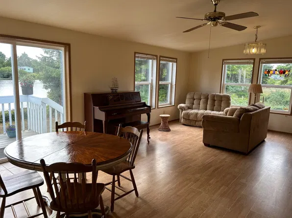 687 Copalis Ave NE, Ocean Shores, WA 98569