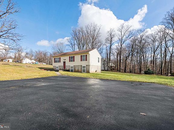 5th image of 15611 Twin Valley Ct