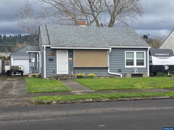 1585 Park Dr, Lebanon, OR 97355