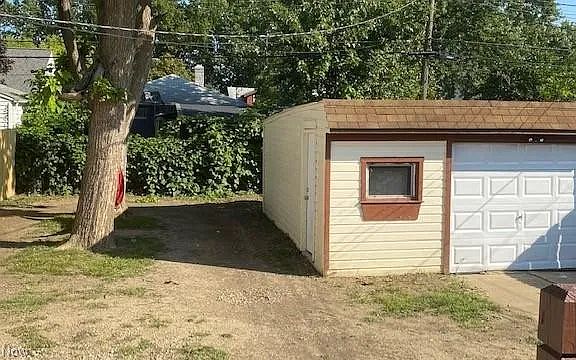 4th image of 13302 Highlandview Ave