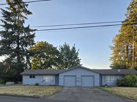 709 NE Donelson Rd, Hillsboro, OR
