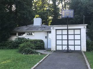 17 Wellington Rd, Greenvale, NY 11548