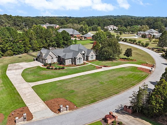 3rd image of 102 Country Ct