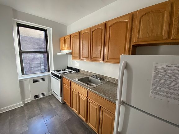 5th image of 8505 Elmhurst Ave APT 5B
