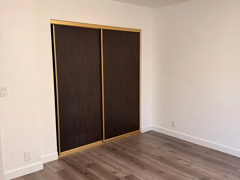80 Mina Ave — Photo 4