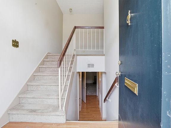4th image of 32 Briarglen Pl