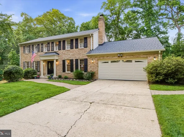 11152 Powder Horn Dr, Potomac, MD 20854
