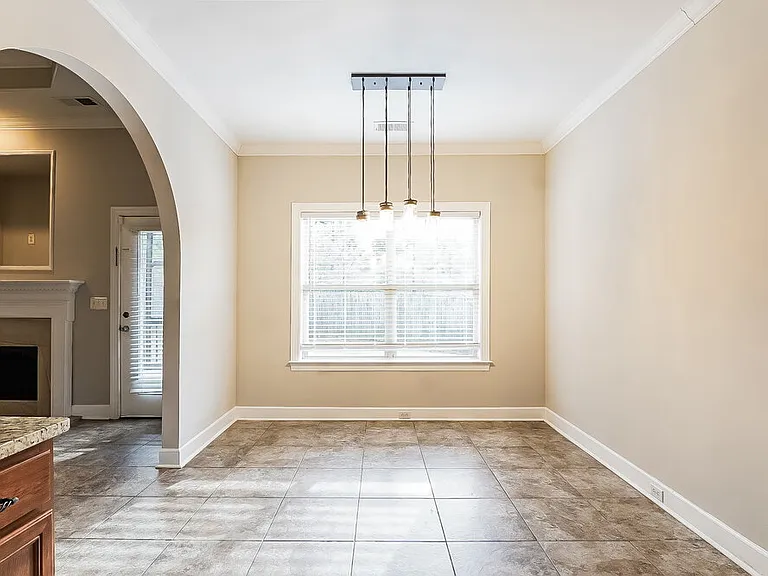 626 Waterford Ln — Photo 6