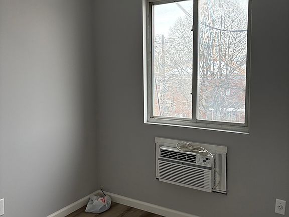 4th image of 43-71 161st St #3