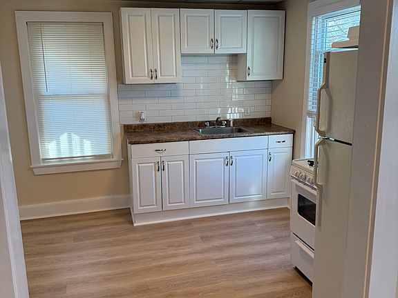 3rd image of 105 White Rock Rd Unit 10