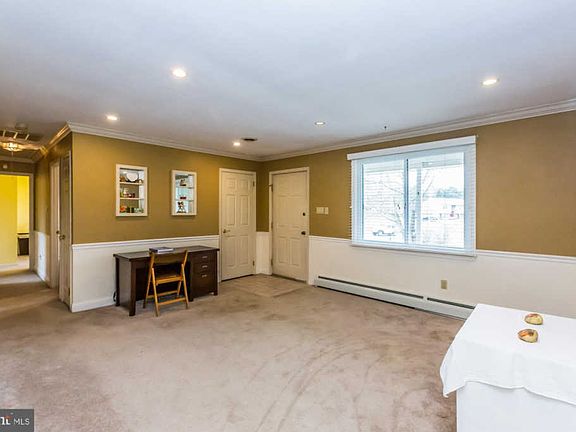 3rd image of 155 Schoolhouse Ln