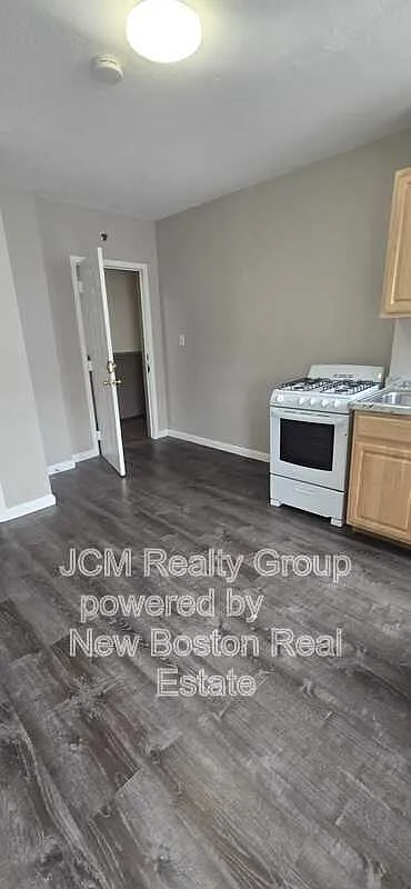 Studio, 1.0 bath, 200 sqft, $1,100 — Photo 3