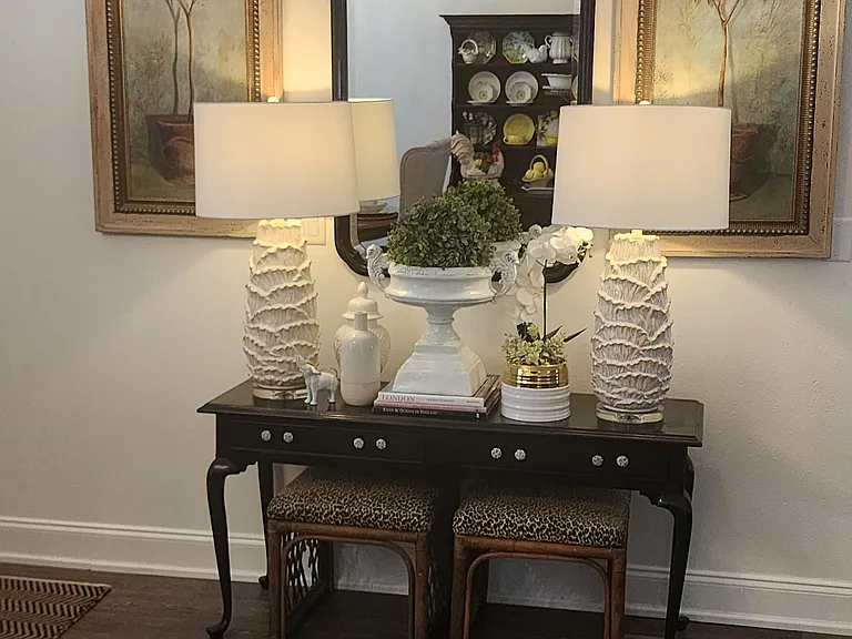 Beautifully lit entryway. Nice warm and welcoming area to come home to.