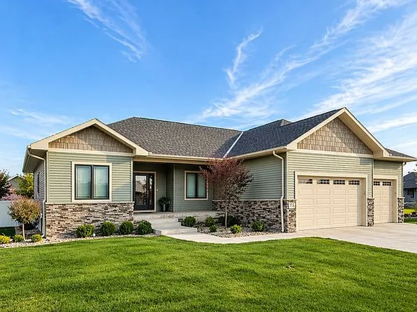 3831 Meadow Rd, Grand Island, NE 68803