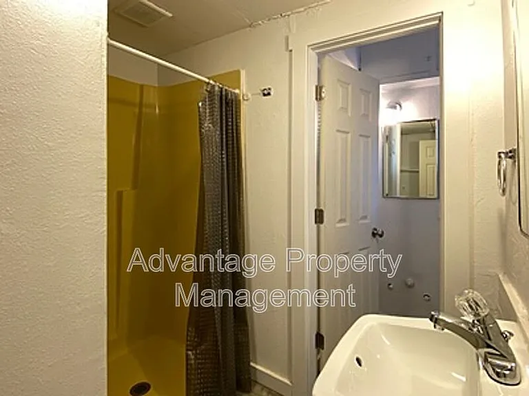 240 NW 9th St #1 — Photo 13