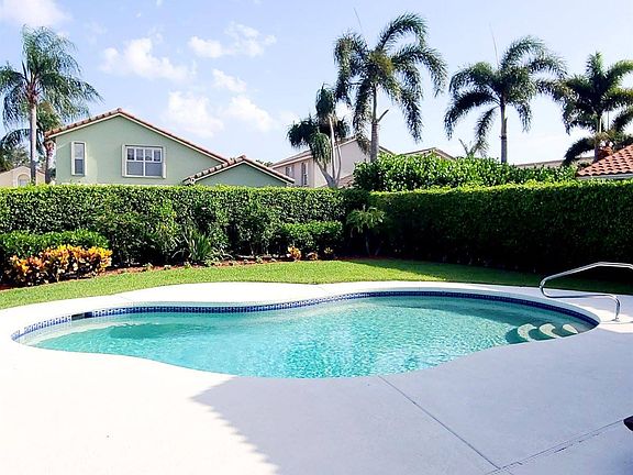 5th image of 114 Saint Andrews Ct